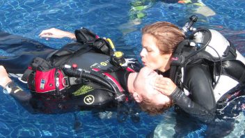 Apprenez plongeur sauveteur Rescue à Koh Lanta, en Thaîlande