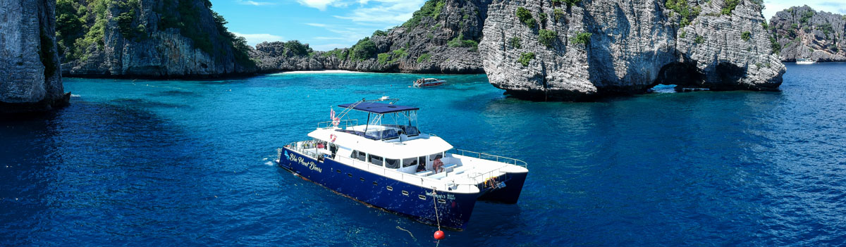 diving luxury catamaran in koh Lanta. Made for scuba for incredible day out with high end facilities.